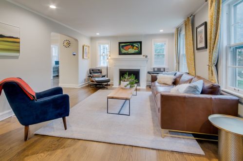 6553 Tahoma Ave, Chicago, IL 60646-2824