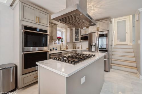 9438 Prairie Ave, Chicago IL  60619-7220 exterior