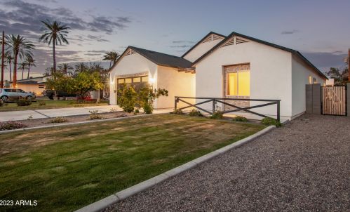 4239 42nd St, Phoenix AZ  85018-4207 exterior