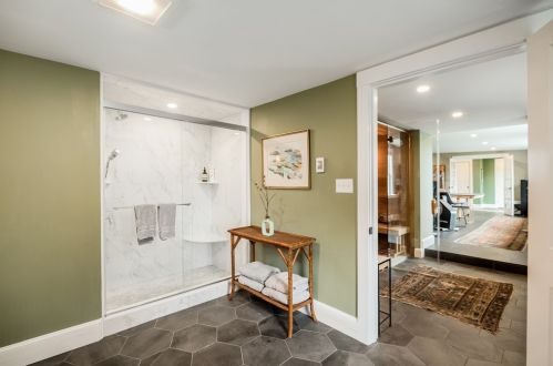 58 Eastern Pt Blvd, Gloucester MA 01930-4405 exterior