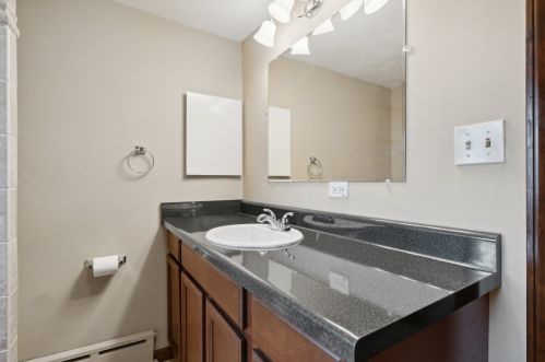 9022 Rockwell Ave, Chicago IL 60805-1314 exterior