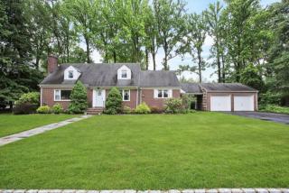 1365 Mohawk Dr, Mountainside, NJ 07092-1820
