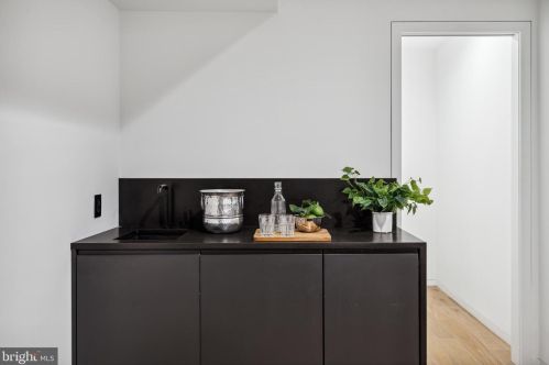 1355 Kater St, Philadelphia PA 19147-1817 exterior