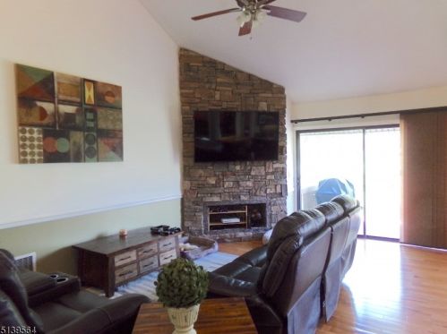 23 Sparrow Cir, Fredon NJ 07860-1492 exterior