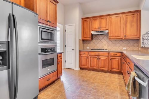 12601 Central Park Dr, Austin TX  78732-2227 exterior