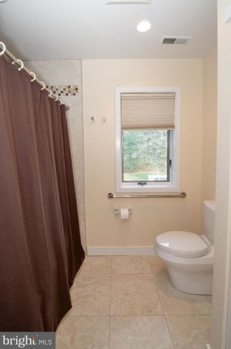 699 Longview Dr, Huntingdon Valley PA 19006-2219 exterior