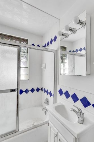 2317 Milligan Ave, Pittsburgh PA 15218-2241 exterior