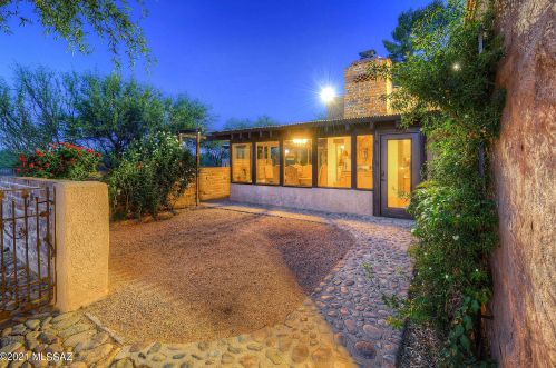 11330 Tanque Verde Rd, Tucson AZ  85749-8525 exterior