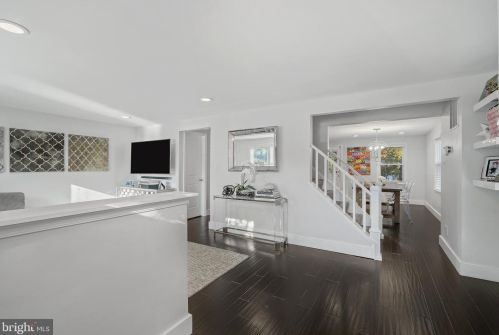 9301 Bentridge Ave, Rockville, MD 20854-2860