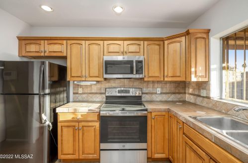 1458 Olympic Club Dr, Tucson AZ  85710-7250 exterior