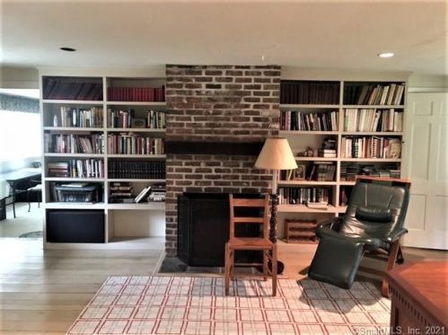 235 Deer Run Rd, Wilton CT 06897-1204 exterior