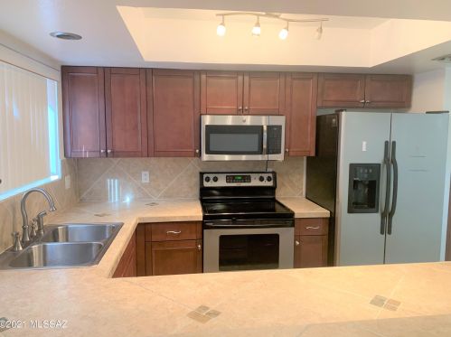 5771 Camino De La Noche, Tucson AZ  85718-4422 exterior