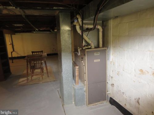 15 Oakland Ave, Camden NJ 08107-1211 exterior