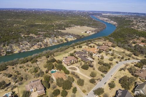 400 Dawn River Cv, Austin TX 78732-1986 exterior