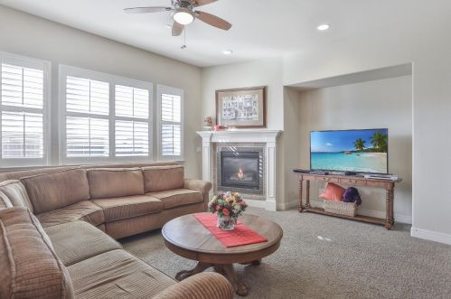 797 Hildebrand Cir, Folsom CA 95630-6309 exterior