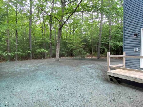 14 Rosewood Dr, Concord NH  03304-5109 exterior