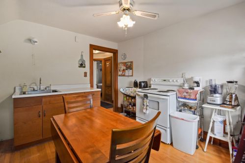 976 58, Milwaukee WI 53214-3367 exterior