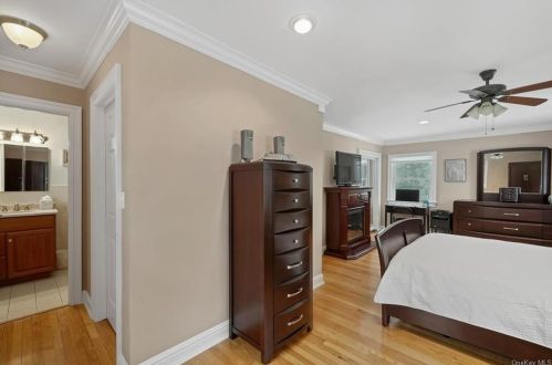 40 Cox Ave, Armonk NY 10504-2016 exterior