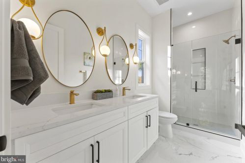 1327 Mayflower Dr, Mc Lean VA 22101-3405 exterior