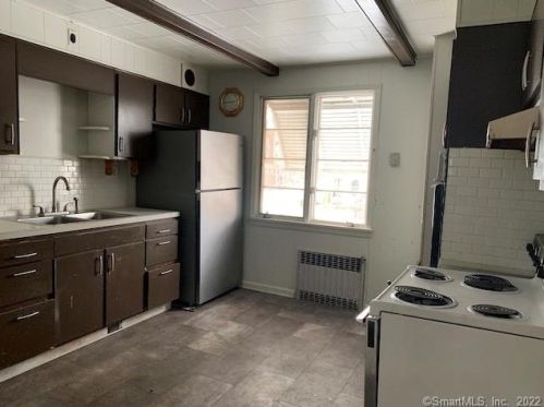 28 New King St, Enfield CT 06082-3527 exterior