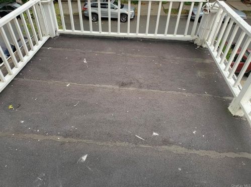 4023 Gunther Ave, Bronx NY 10469-2727 exterior