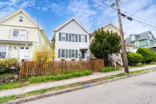 8 Prospect Pl, Town Center, NJ 07052-5608