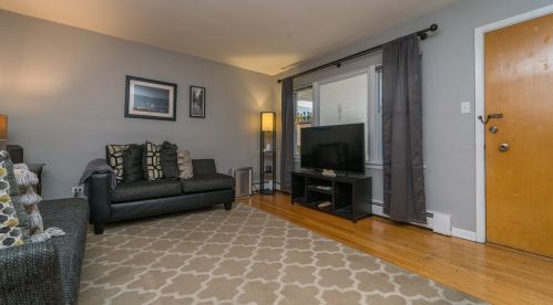 6044 Melvina Ave, Chicago, IL 60638-4304