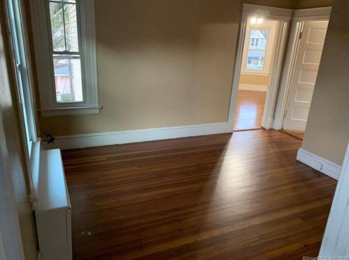 40 Clinton St, Manchester CT 06040-5451 exterior