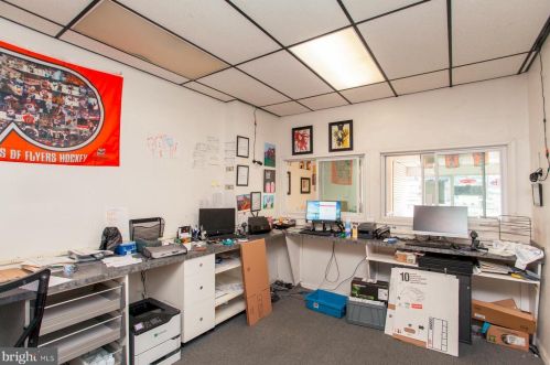 7316 Frankford Ave, Philadelphia PA 19135-3405 exterior