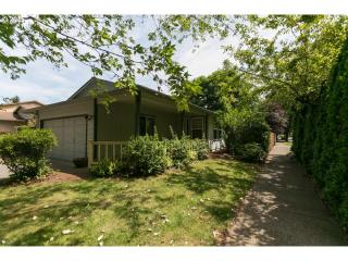 14521 Center St, Portland, OR 97236-2548