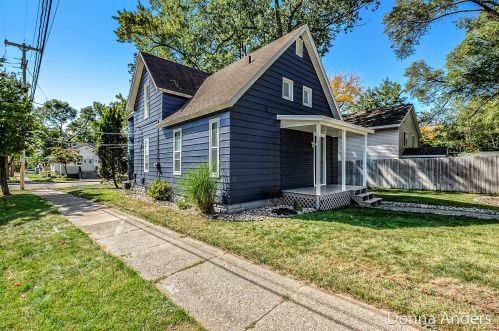 1143 Hazen St, Grand Rapids, MI 49507-3333