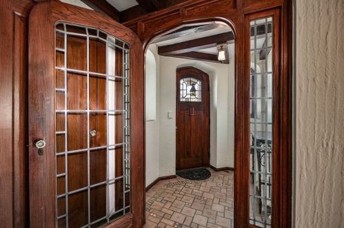 3559 Summit Ave, Milwaukee, WI 53211-2661