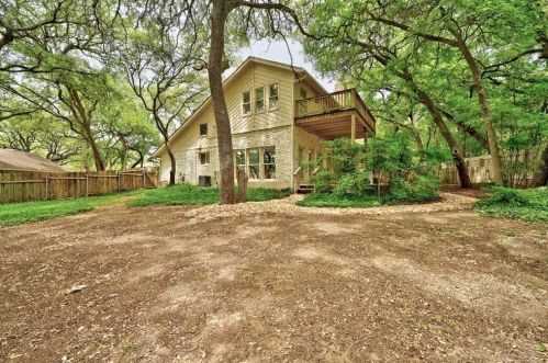 1501 Breezeknoll Cir, Austin TX exterior