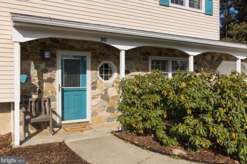 10 Camelia Ct, Trenton, NJ 08648-3202