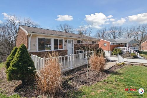 283 Longleaf Dr, Moon Twp PA  15108-3135 exterior