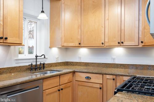 16 Masonic View Ave, Alexandria VA  22301-2204 exterior