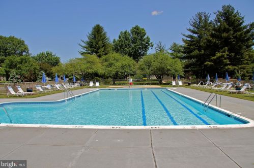 153 Valleybrook Dr, Lancaster PA 17601-4618 exterior