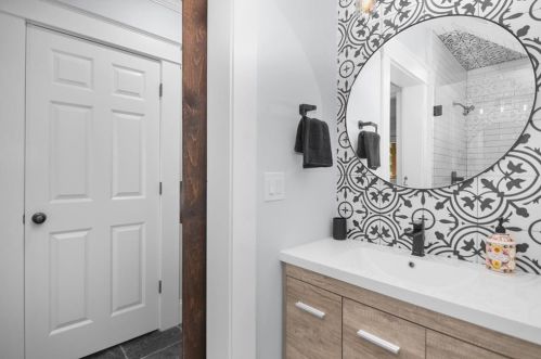 560 Morgan St, Atlanta GA 30308-2821 exterior