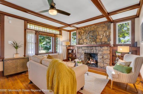 25 Memorial Pkwy, Atlantic Highlands NJ 07716-1655 exterior