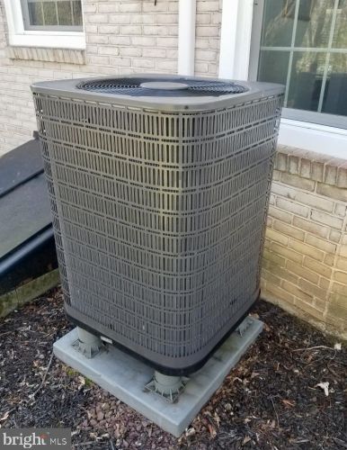 1592 Hollywood Dr, Lancaster PA 17601-5227 exterior