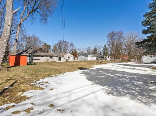 220 Michelson Rd, Rochester MI 48307-5335 exterior