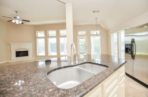 27907 Barberry Banks Ln, Fulshear TX 77441-2057 exterior