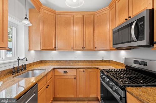 16 Masonic View Ave, Alexandria VA  22301-2204 exterior