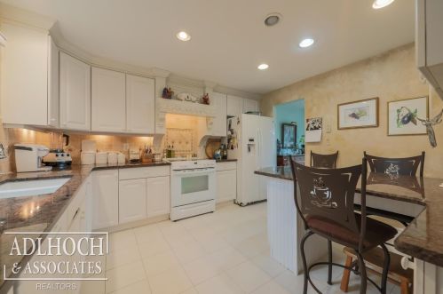 1222 Oakwood Ct, Rochester MI 48307-2541 exterior