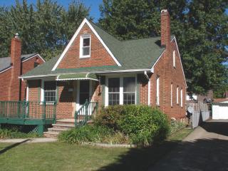 5714 Hampstead Ave, Cleveland, OH 44129-3820