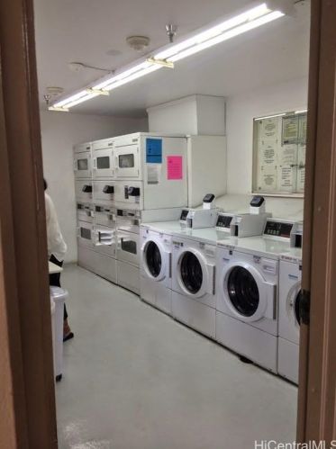 1920 Ala Moana Blvd, Honolulu HI  96815-1865 exterior