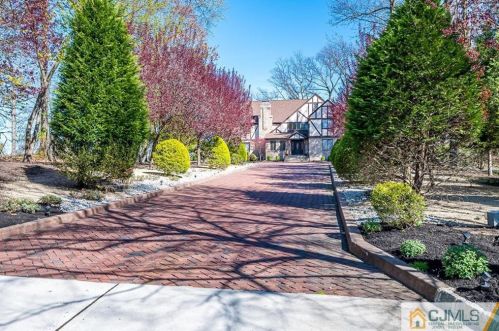 25 Oak Grove Ln, Edison, NJ 08820-3620