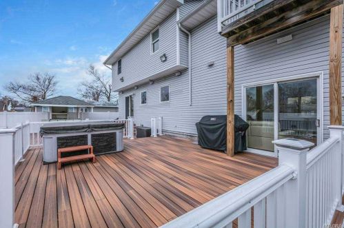 1541 1 St, Babylon NY 11704-5059 exterior