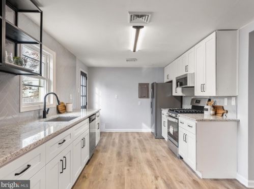 1 Scarlet Ave, Chester PA 19014-2122 exterior