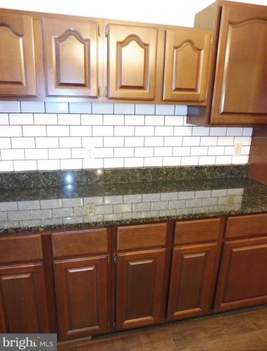 10 Dew Wood Ct, Rockville MD  20855-1006 exterior